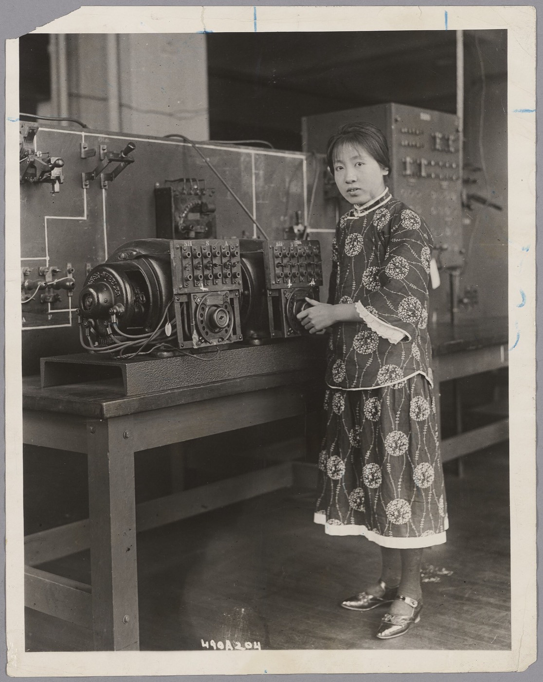 Li Fu Lee working at MIT's radio experiment station in 1925